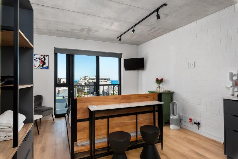 Top Floor Loft Dream Views Beachside - image 8