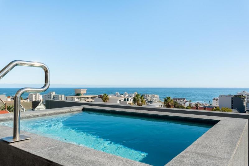 Top Floor Loft Dream Views Beachside - image 14