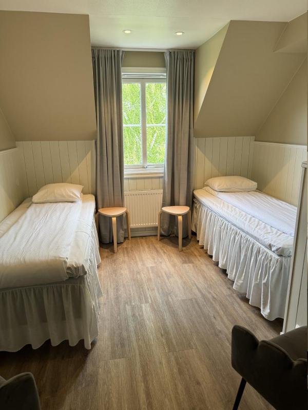 Standard Single Room image 4