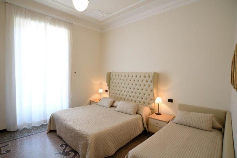 Three-Bedroom Deluxe Apartment image 2