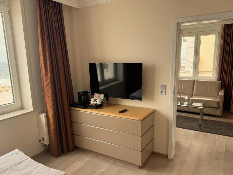 Suite with Sea View image 3