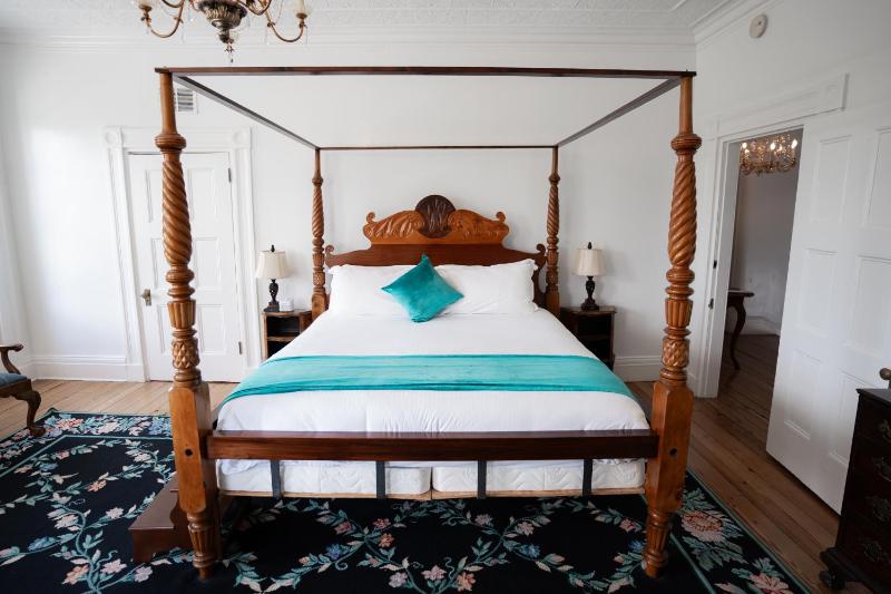 Pringle Suite image 3
