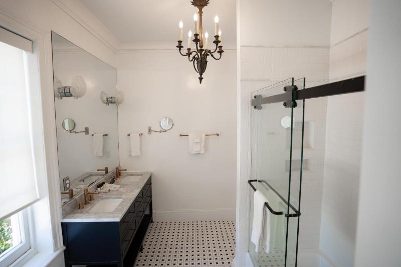 Simonds Suite image 4