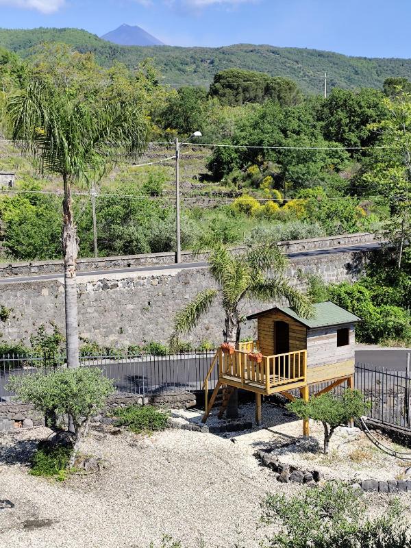 Apartment with Terrace and Sea View image 4