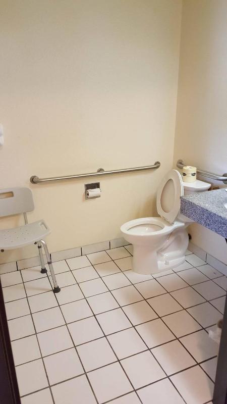 Queen Room - Disability Access/Non-Smoking image 3