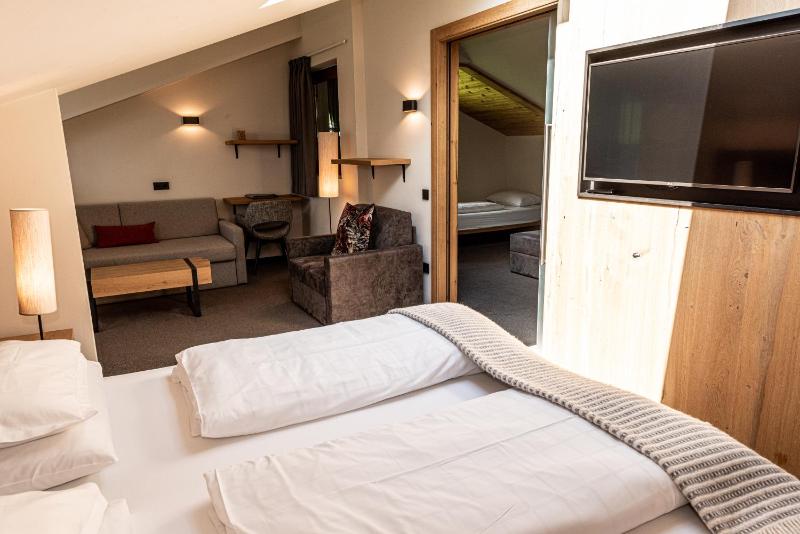 Junior Suite with Balcony image 2