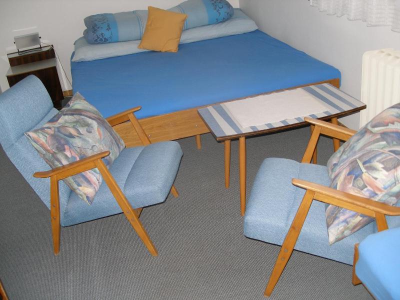 Triple Room with Shared Bathroom image 1
