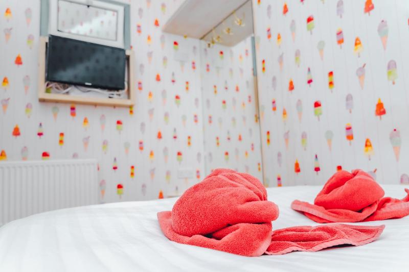 Budget Double Room image 4