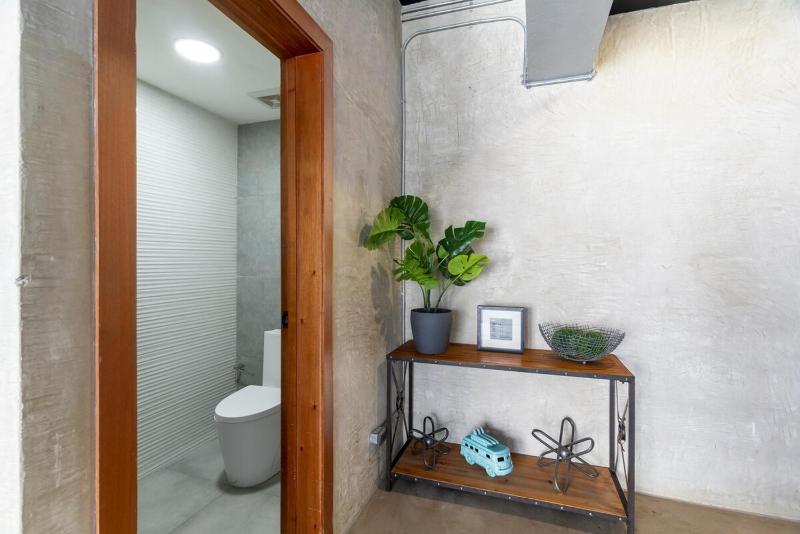 PH Loft 3floorsPrivate Jacuzzi n terraceKingbed - image 5