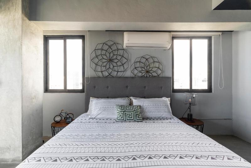 PH Loft 3floorsPrivate Jacuzzi n terraceKingbed - image 9