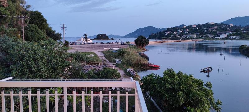 Two-Bedroom Deluxe Apartment with Ocean View image 3