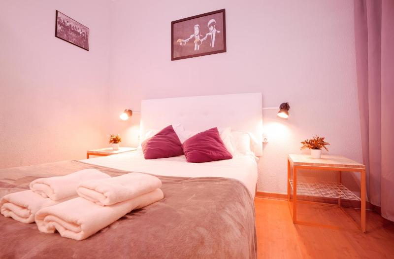 Standard Double Room with Shared Bathroom image 1