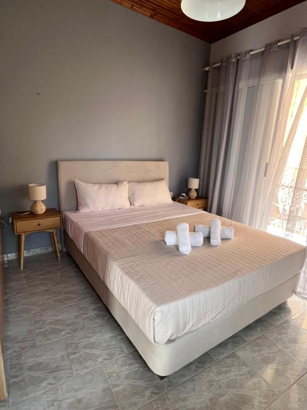 Double Room with Balcony image 1
