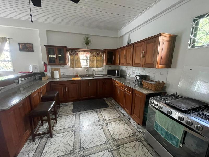 Lyn's Place - image 4