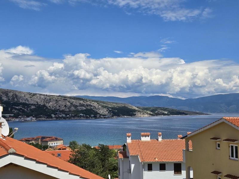 King Studio with Sofa Bed image 1