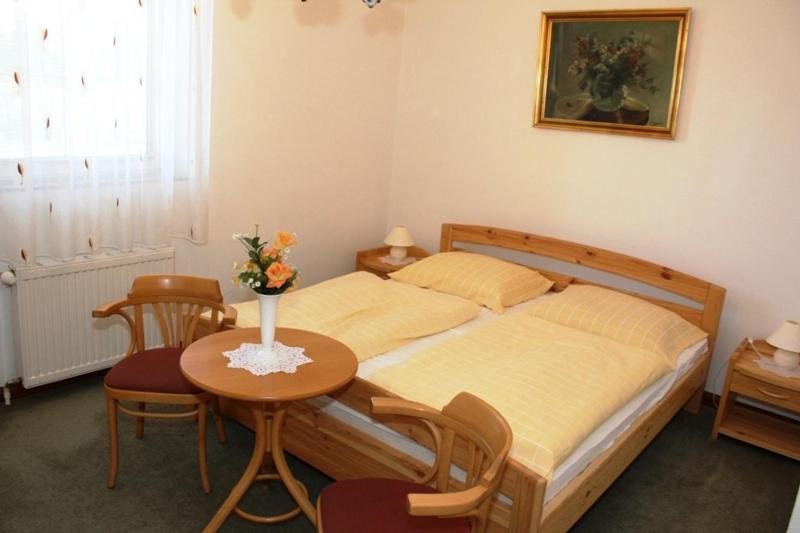 Double or Twin Room image 3