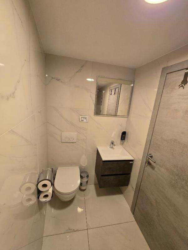 King Studio with Sofa Bed image 4