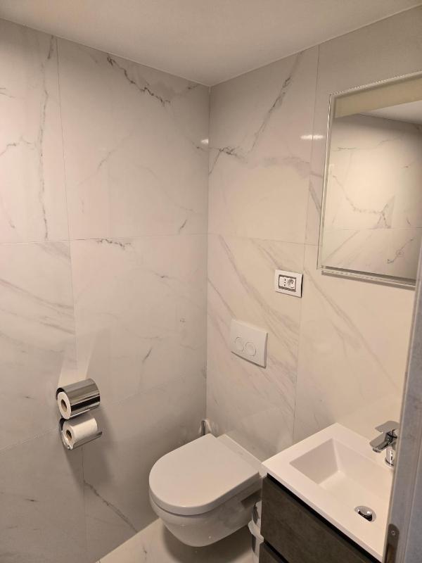 King Studio with Sofa Bed image 3