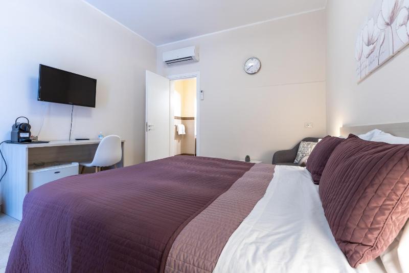 Economy Double or Twin Room image 4