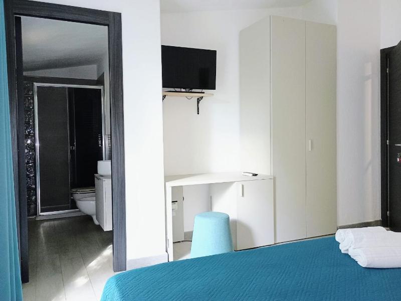 Triple Room with Private Bathroom image 4