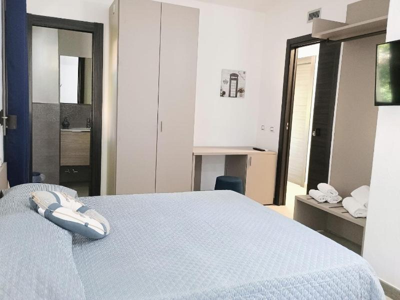 Triple Room with Private Bathroom image 4