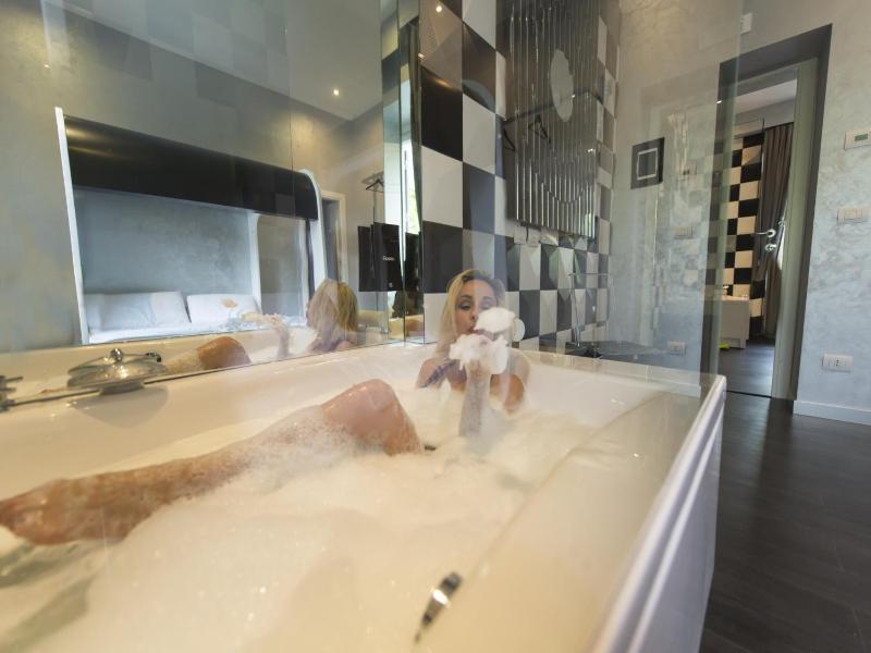 Deluxe Double Room with Spa Bath  image 4