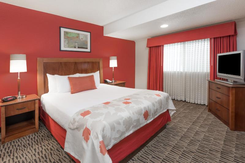 Two-Bedroom Suite with Two Queen Beds - Smoking image 3
