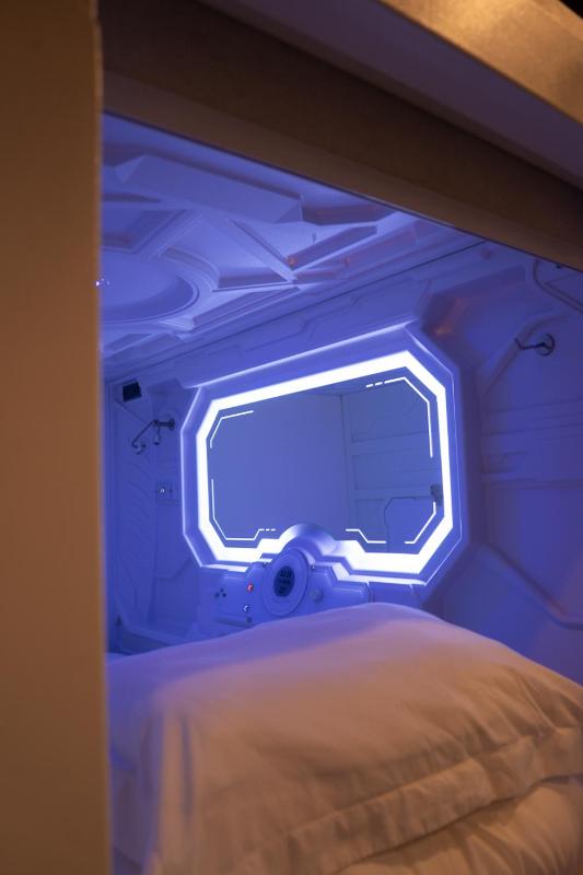 Large Pod Female Room  image 4