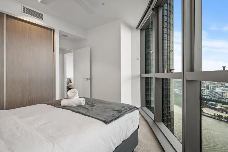 Sky Living & River Views in Queens Wharf Residences - image 2