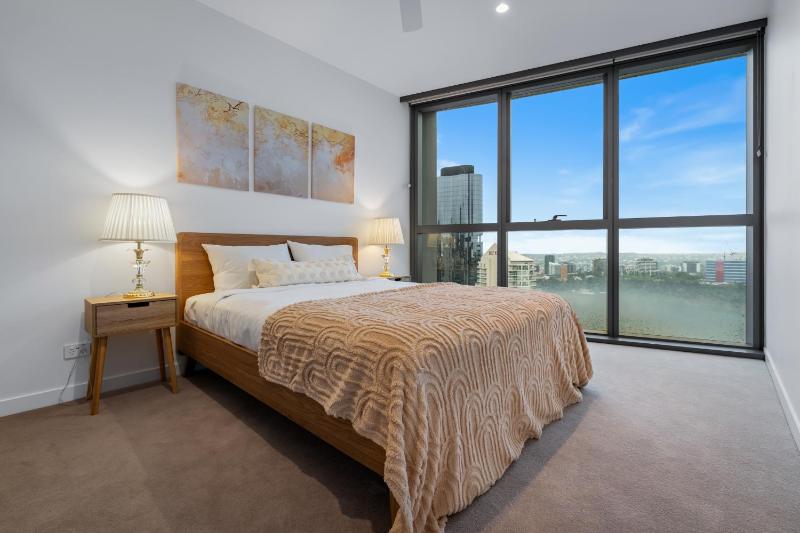 Sky Living & River Views in Queens Wharf Residences - image 9