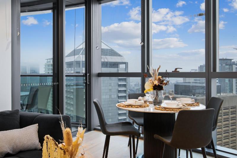Sky Living & River Views in Queens Wharf Residences - image 13