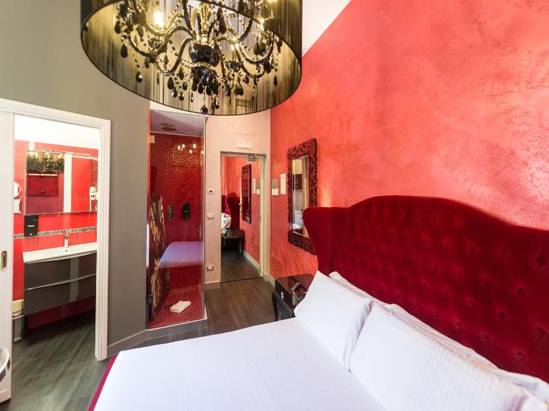 Deluxe Double Room image 2