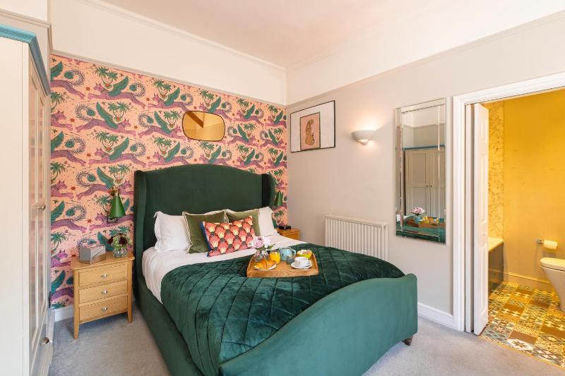 Superior Queen Room image 4