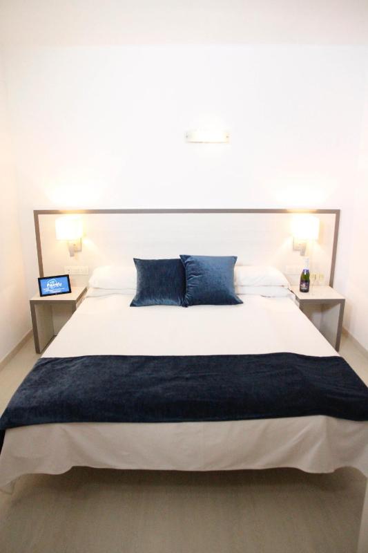 Economy Double Room image 4