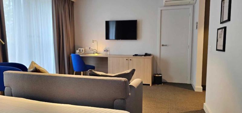 Superior Twin Room image 3