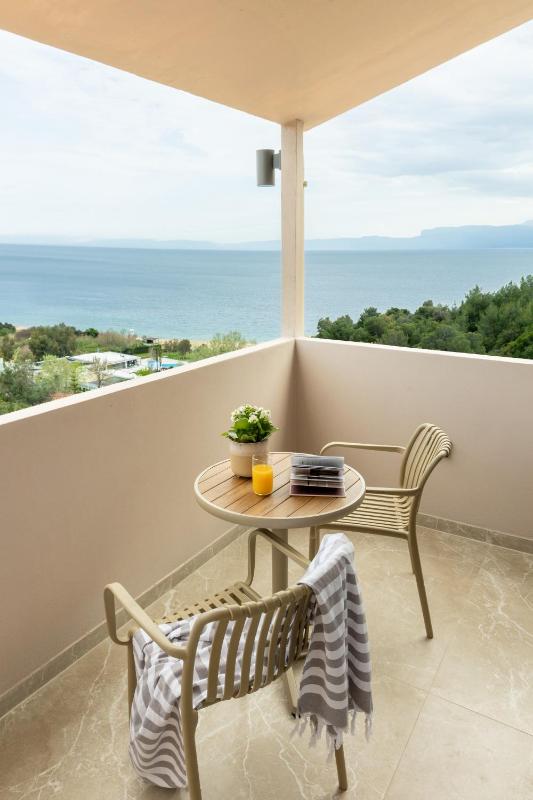 Superior Double or Twin Room with Sea View image 4