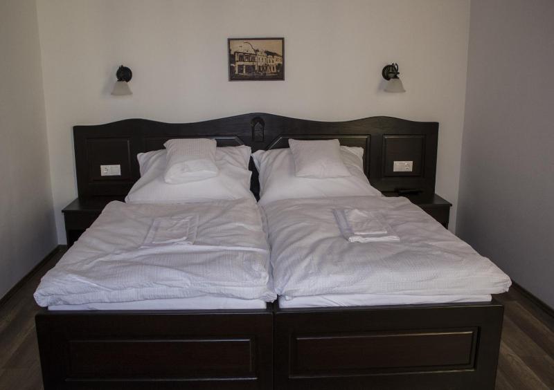 One-Bedroom Apartment image 2
