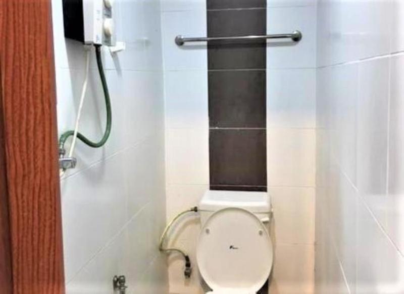 OYO 90324 Muar Station Hotel - image 5