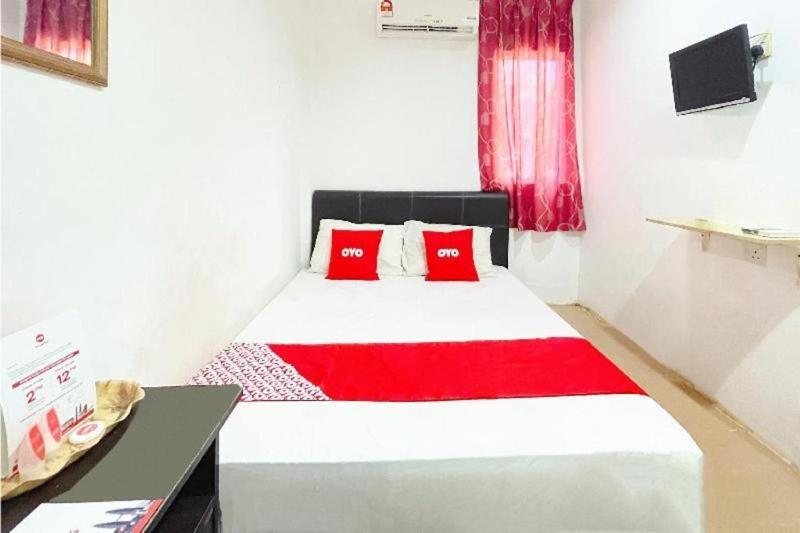 OYO 90324 Muar Station Hotel - image 47