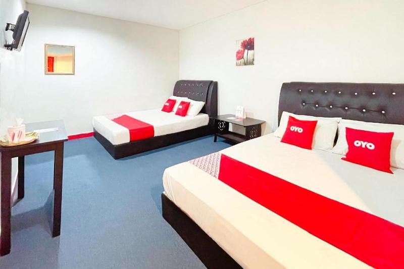 OYO 90324 Muar Station Hotel - image 7