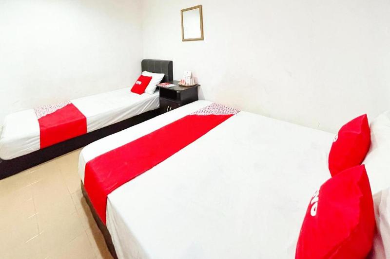 OYO 90324 Muar Station Hotel - image 23