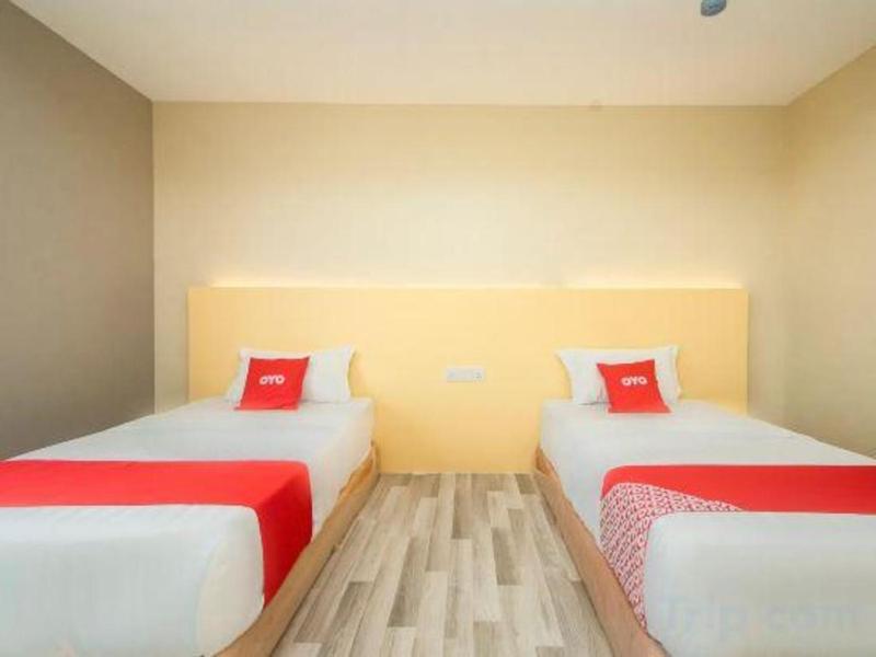 OYO 90324 Muar Station Hotel - image 19