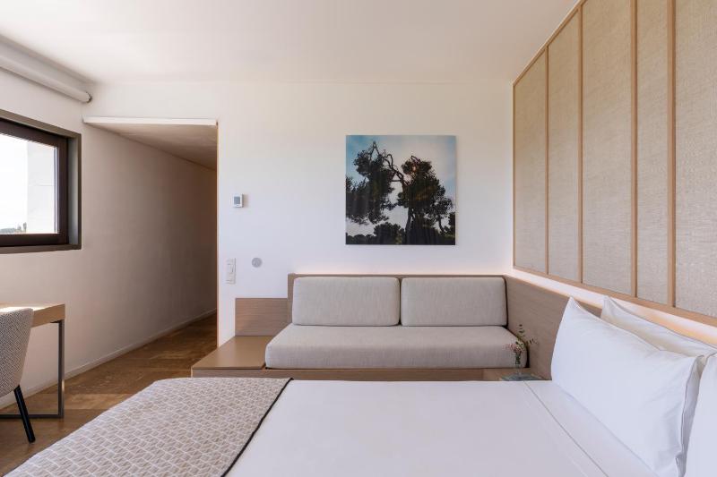 Standard Double Room image 1