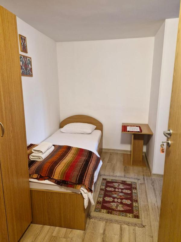 Triple Room with Private Bathroom image 4