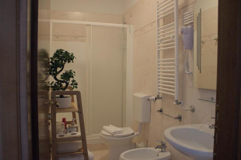 Standard Quadruple Room image 2