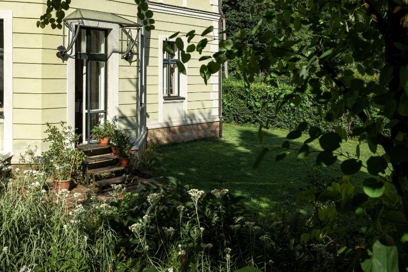 Double Room with Garden View image 3