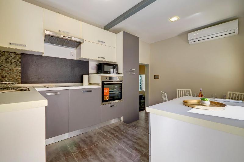 Sliema Townhouse with Rooftop Terrace by Buena Vista - image 3