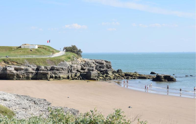 Gorgeous Apartment In Royan With Wifi - image 12