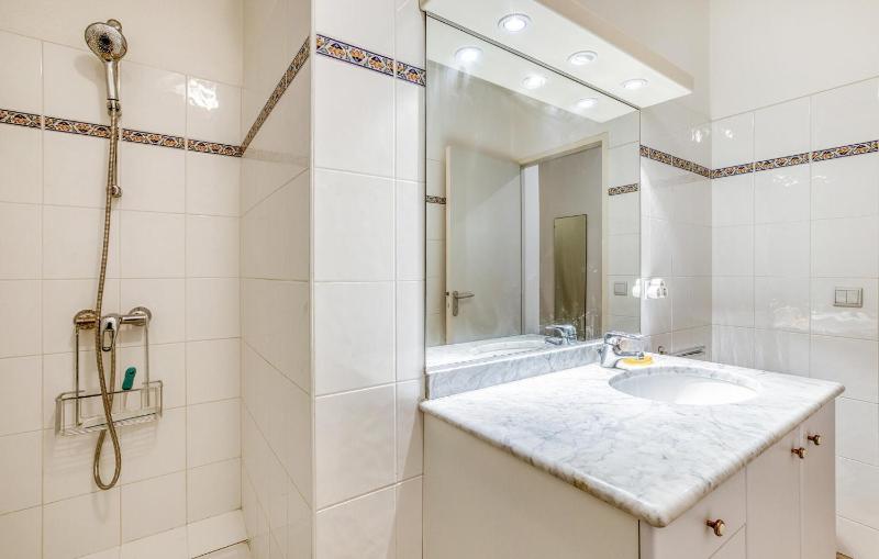Gorgeous Apartment In Royan With Wifi - image 15