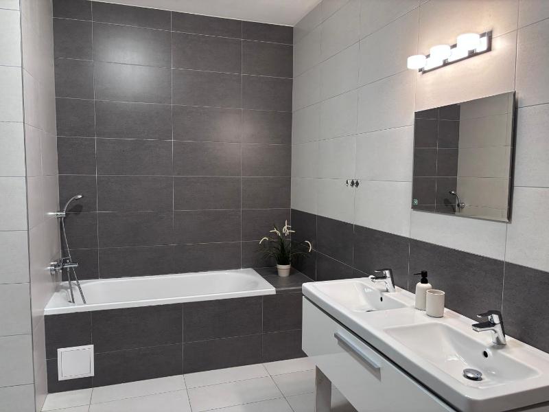 One-Bedroom Apartment image 3
